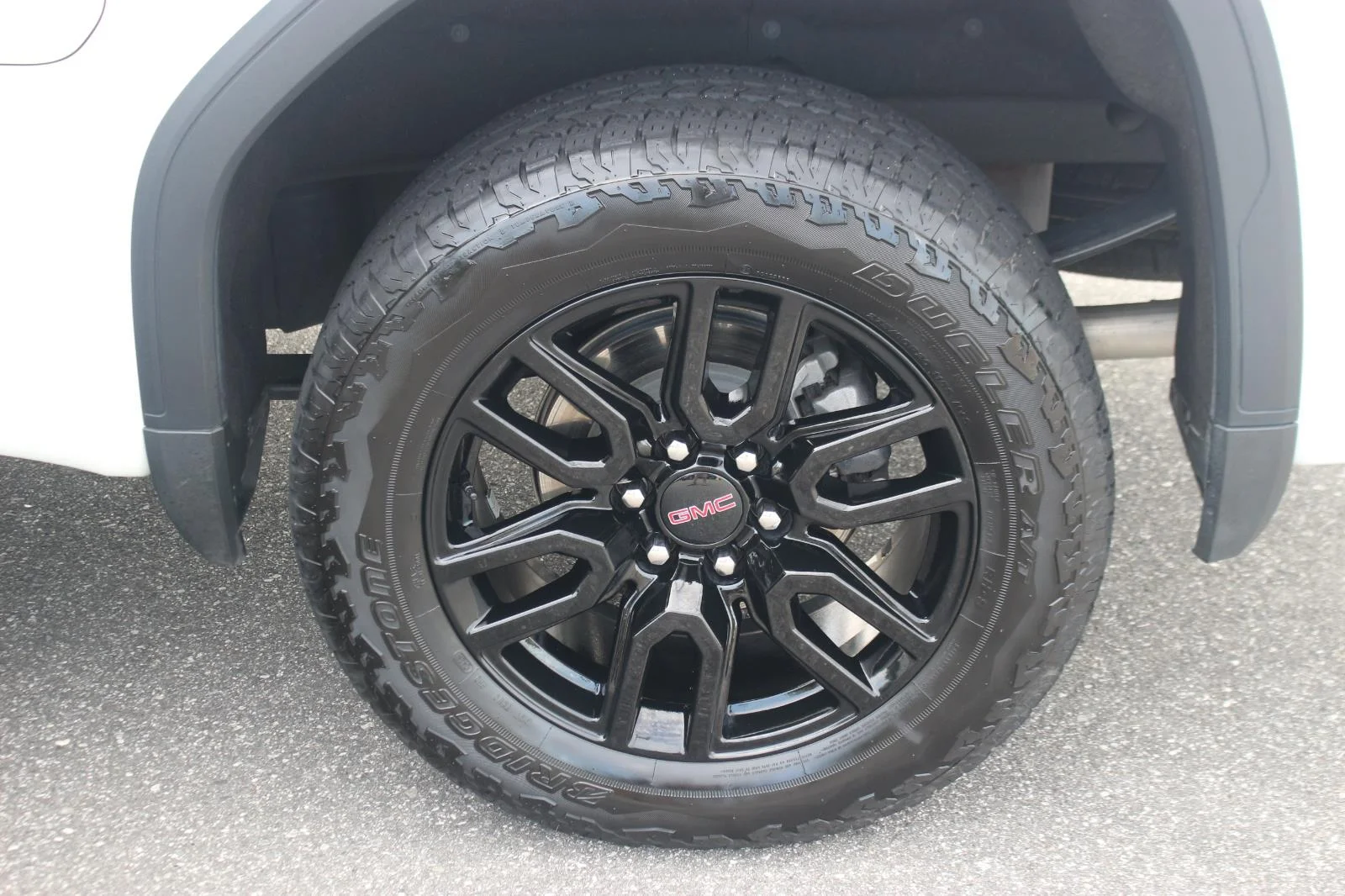 Used 2024 Summit White GMC Elevation image 37