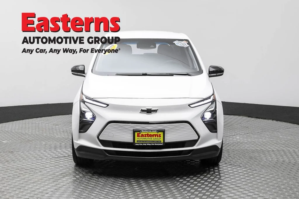 Used 2023 White Chevrolet 1LT image 2