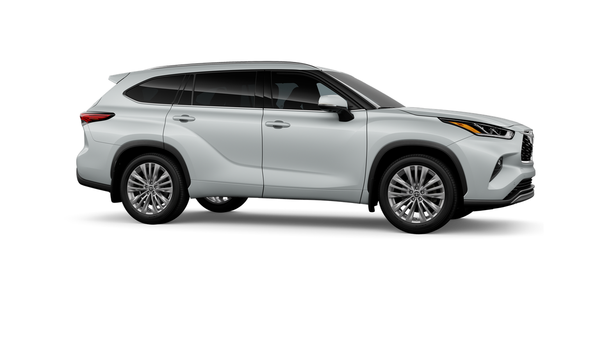 New 2026 Wind Chill Pearl Toyota Platinum image 13