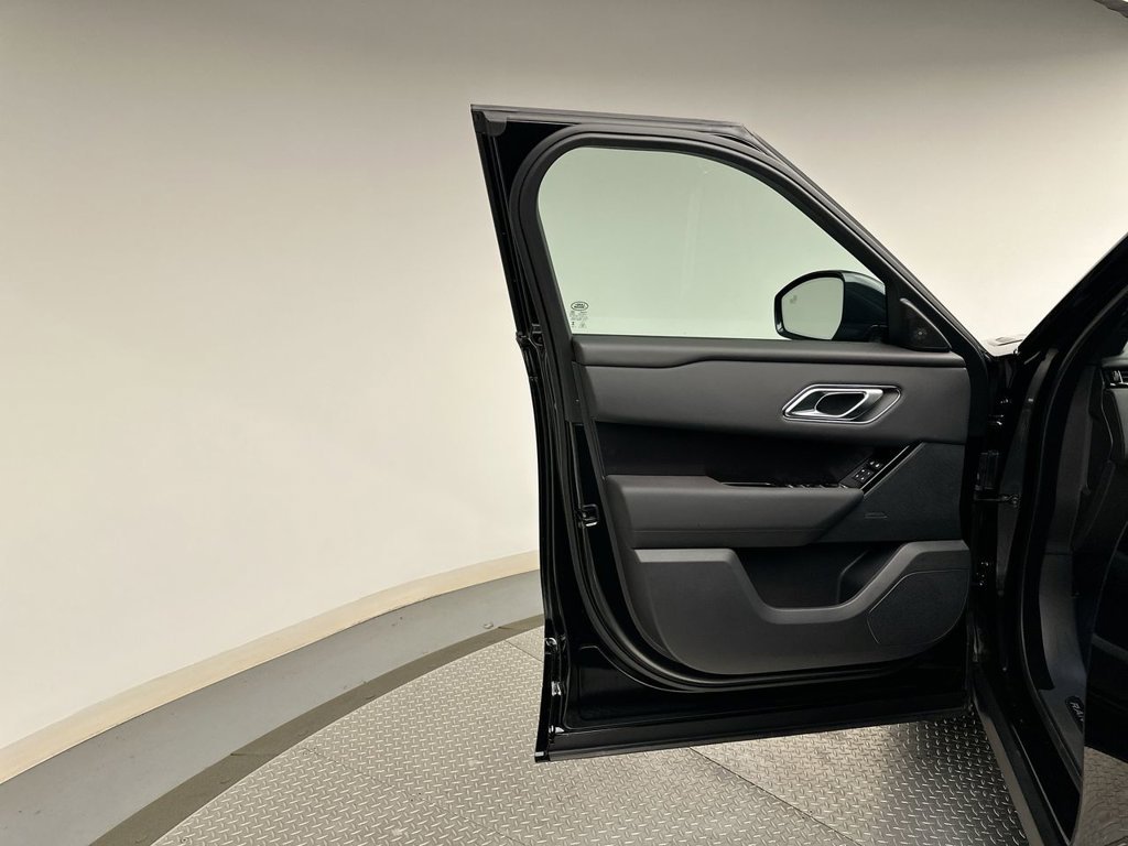 Used 2026 Santorini Black Metallic Land Rover Dynamic SE image 8
