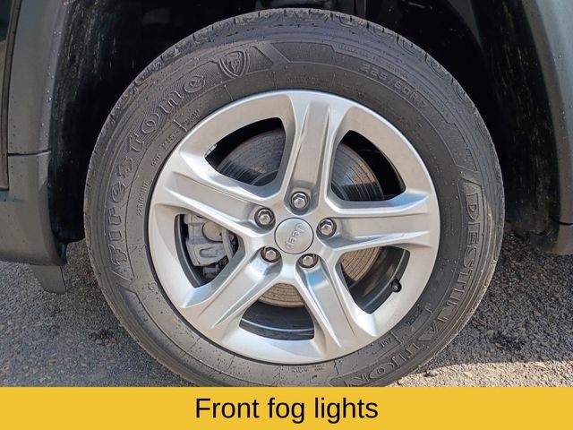 Used 2023 Black Jeep Latitude image 24