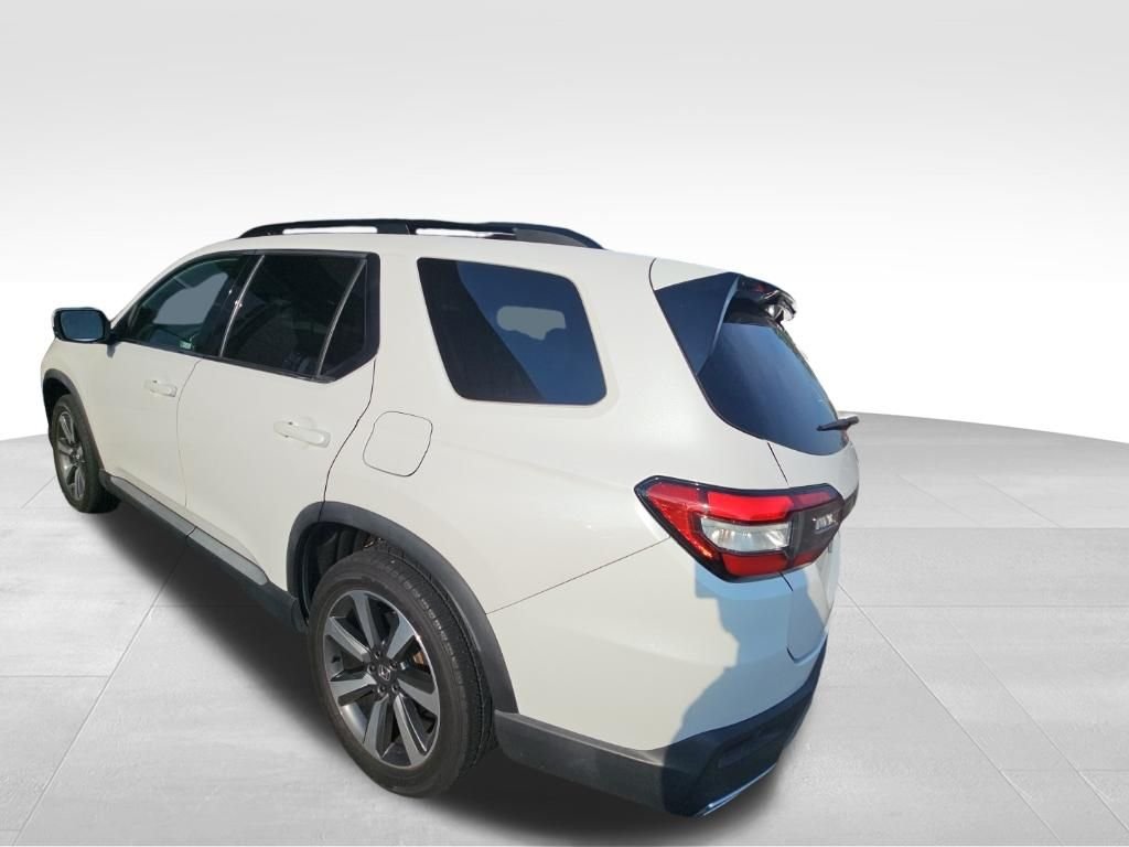 Used 2023 White Honda Touring image 10
