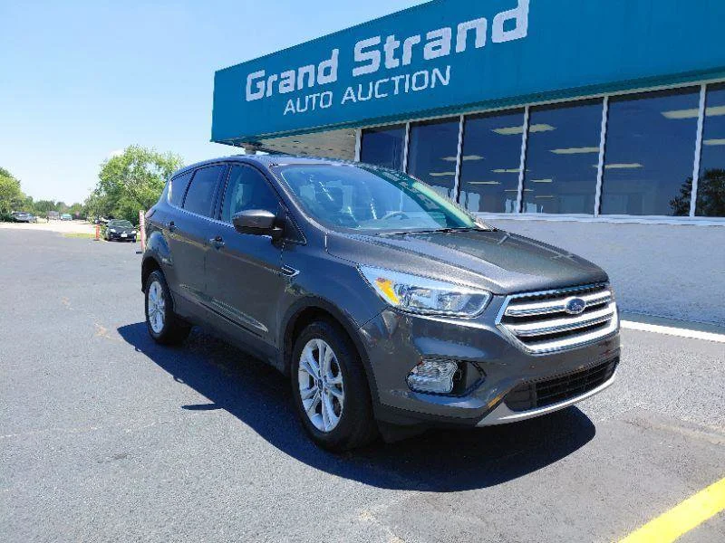 Used 2019 Magnetic Metallic Ford SE image 1