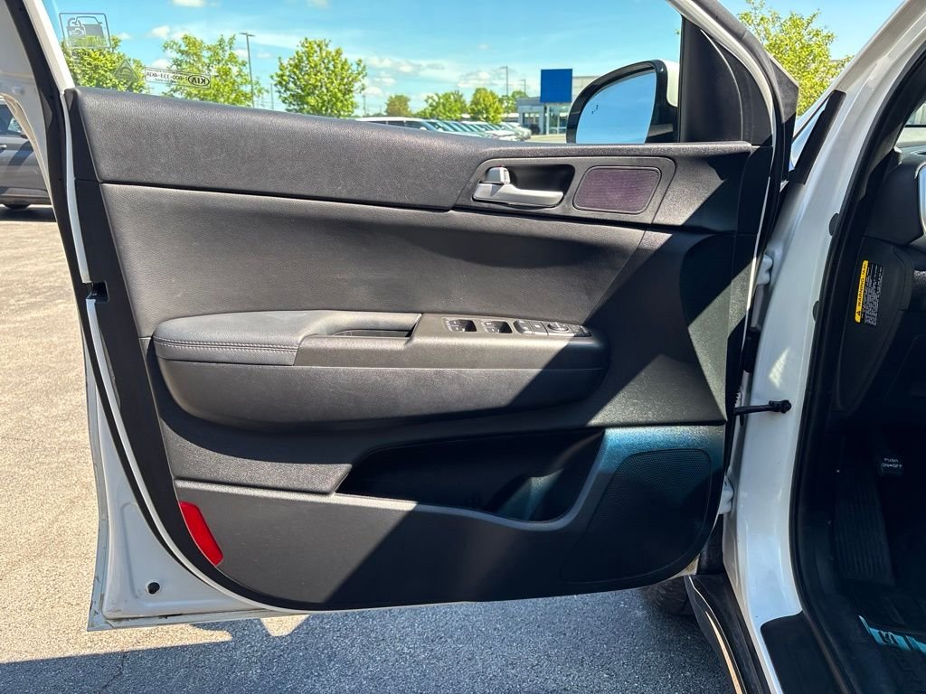 Used 2020 White Kia S image 20