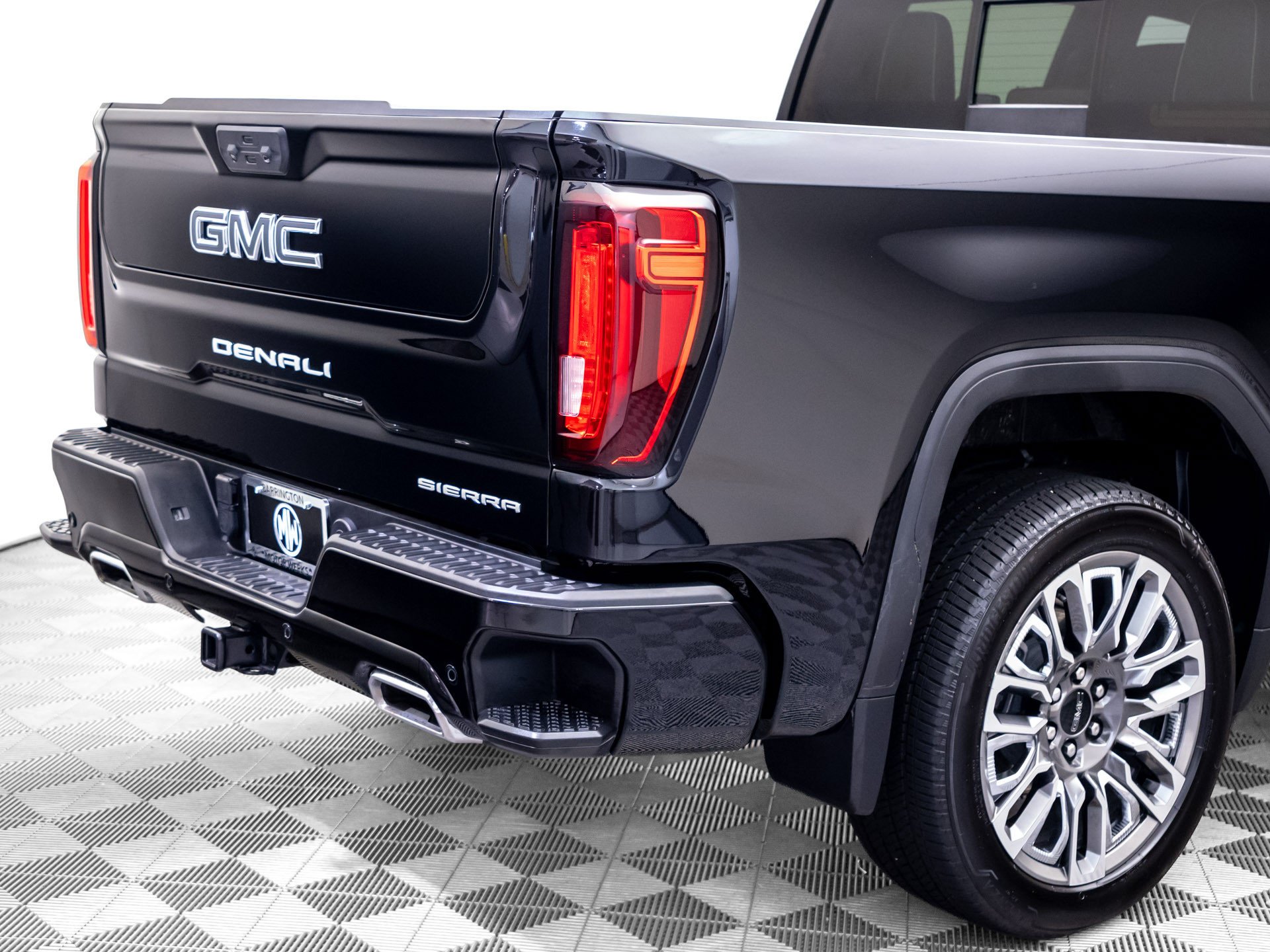 Used 2025 Black GMC Denali Ultimate image 31