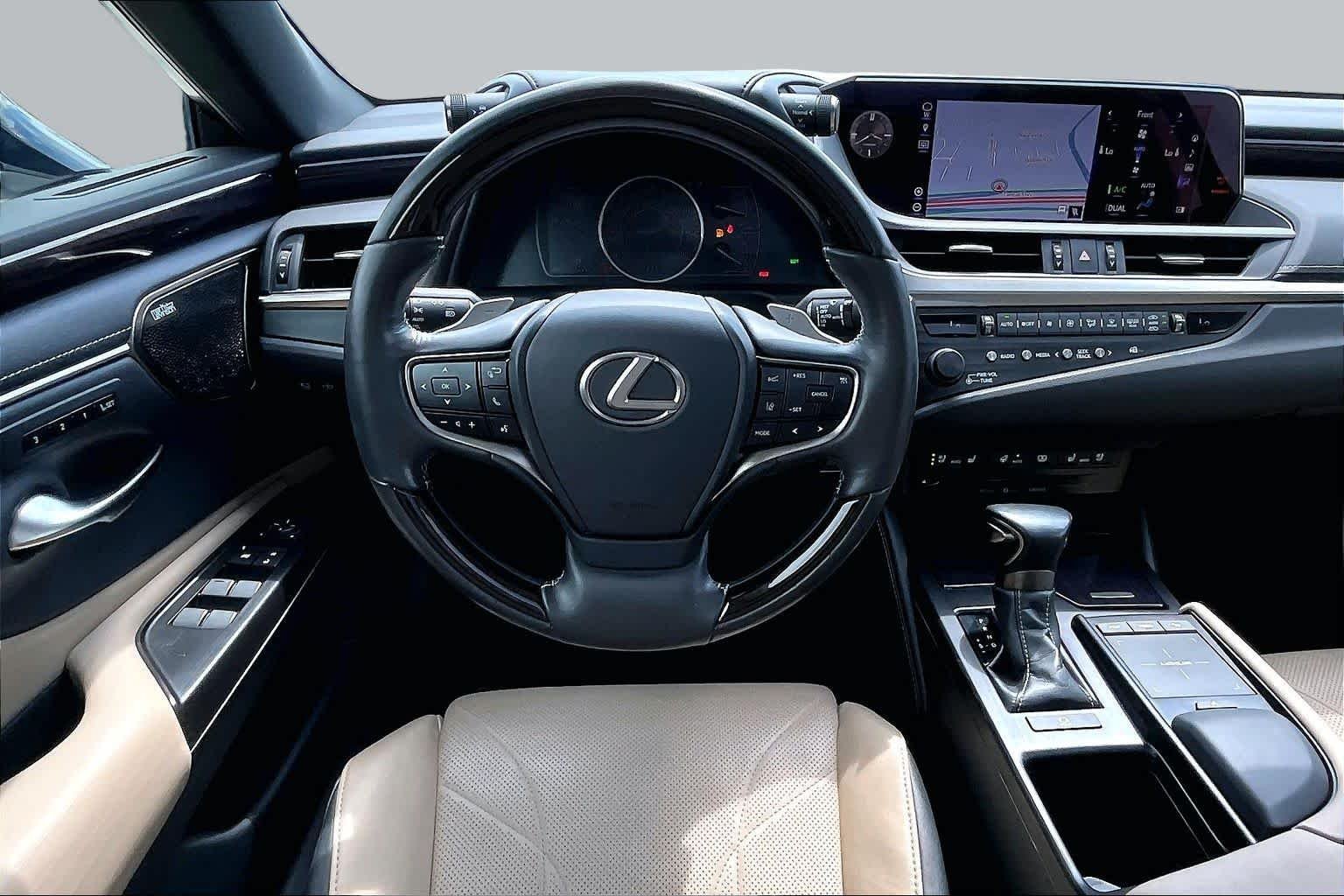 Used 2019 Eminent White Pearl Lexus Ultra Luxury image 6