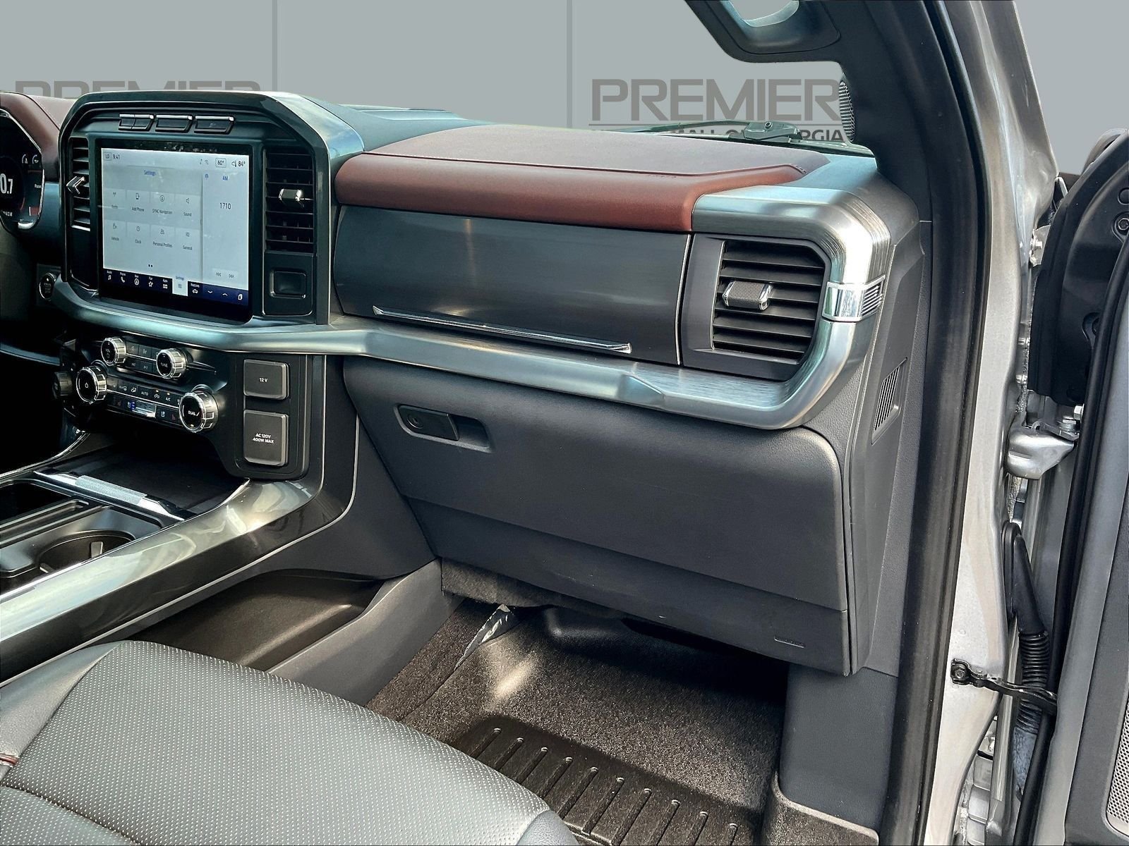 Used 2022 Silver Ford Lariat image 28