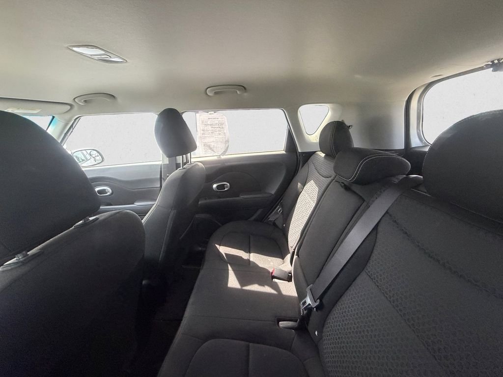 Used 2015 Silver Kia Plus image 8