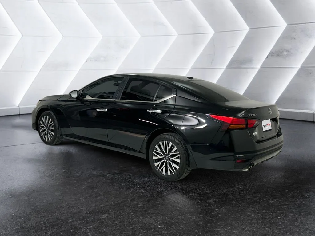 Used 2024 Black Nissan 2.5 SV image 6