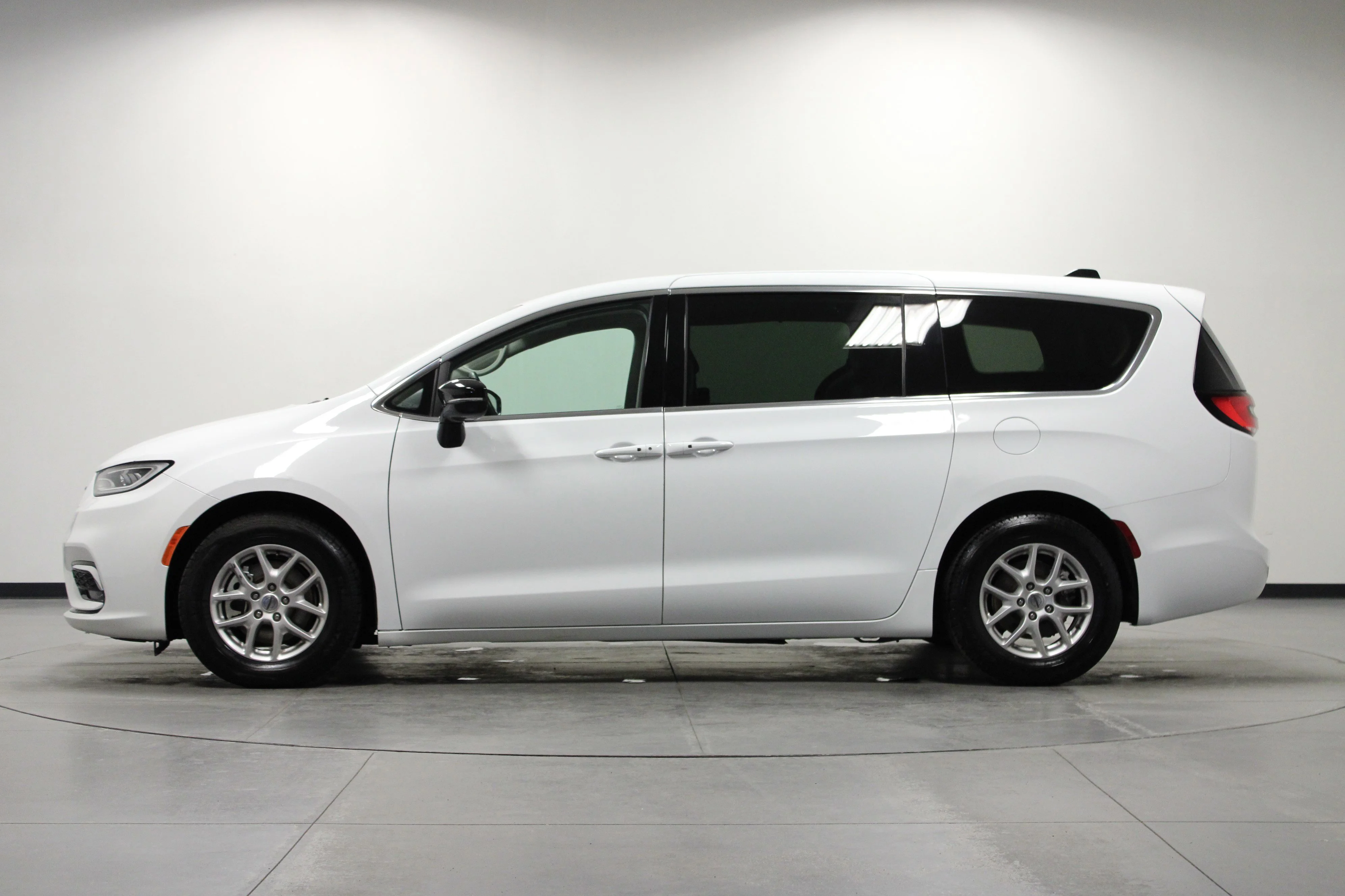 Used 2024 Bright White Clearcoat Chrysler Touring L image 7