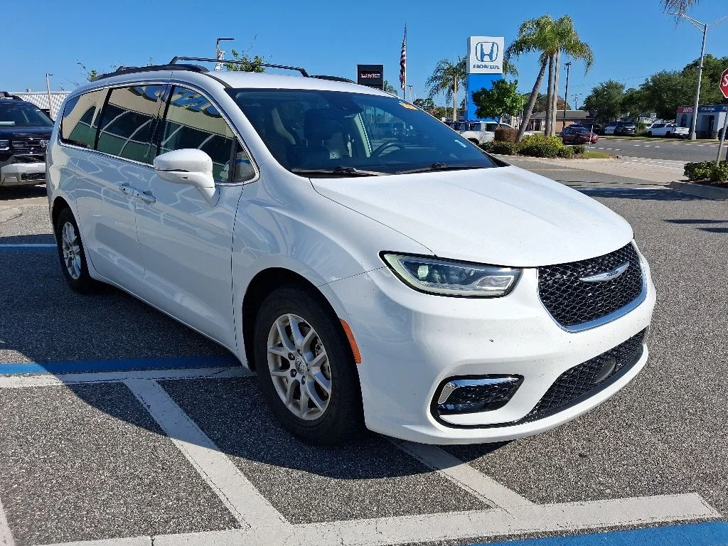 Used 2022 White Chrysler Touring L image 3