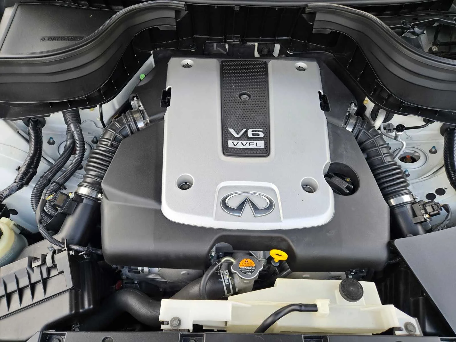 Used 2016  INFINITI  image 30