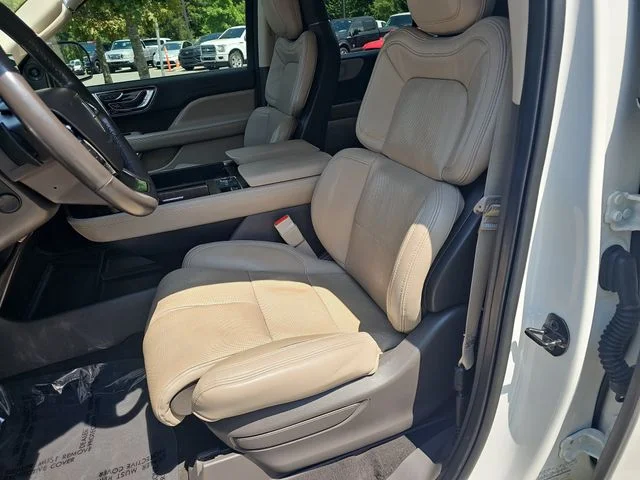 Used 2022 White Lincoln Reserve image 15