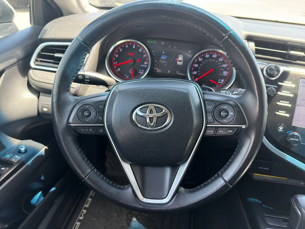 Used 2018 Super White Toyota XSE V6 image 11