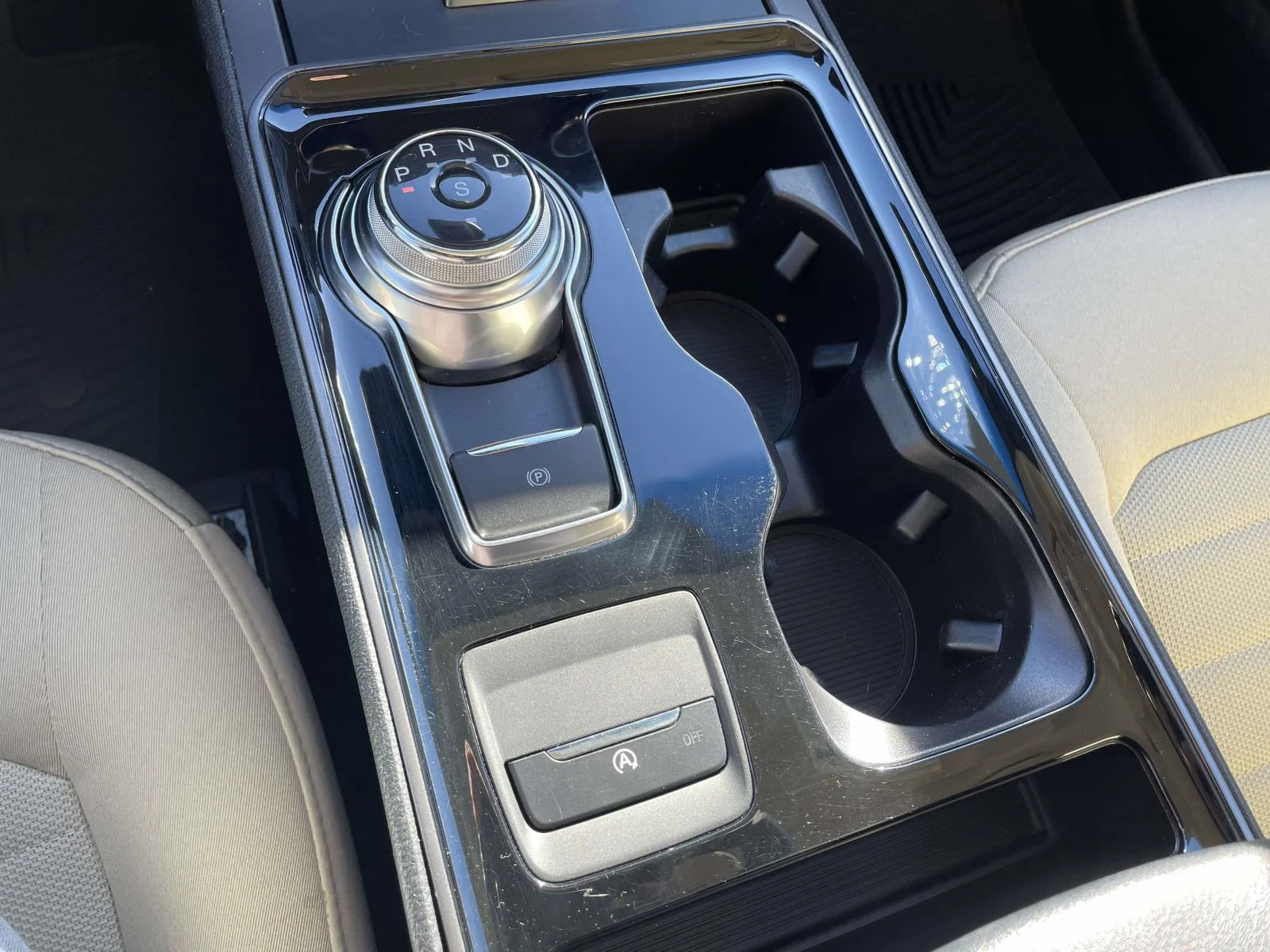 Used 2020 Magnetic Metallic Ford SE image 21