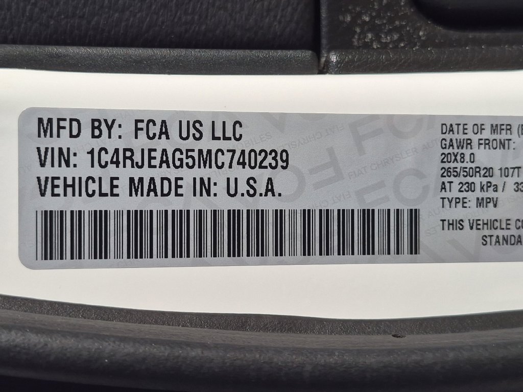 Used 2021 White Jeep Laredo image 31