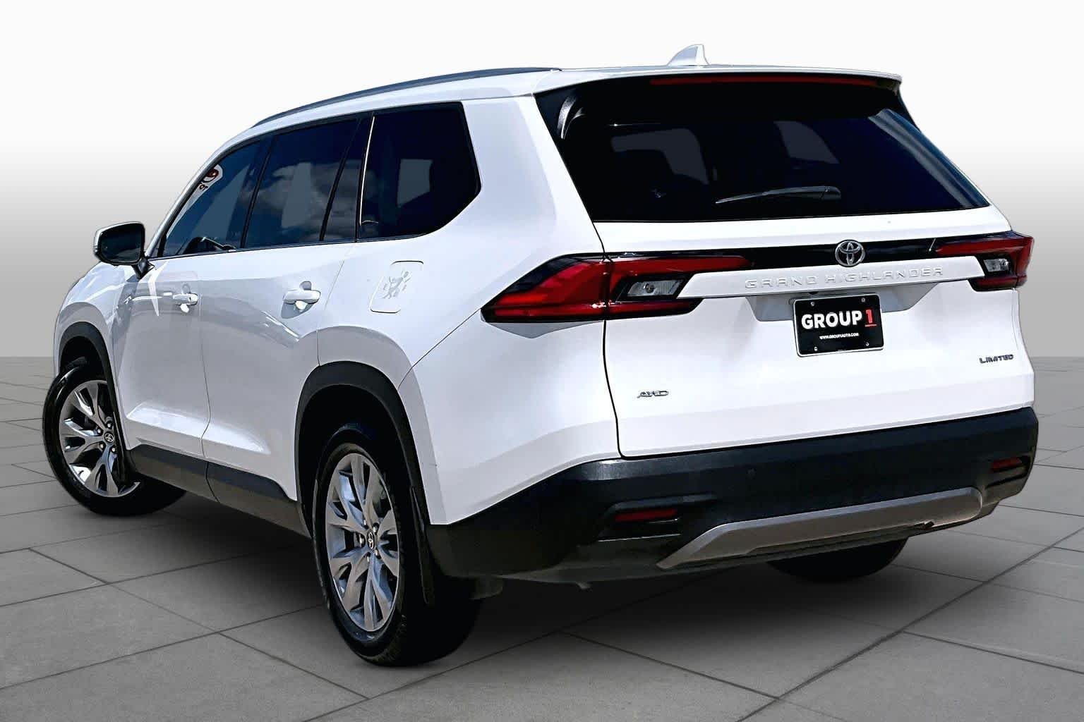 Used 2024 Wind Chill Pearl Toyota Limited image 12