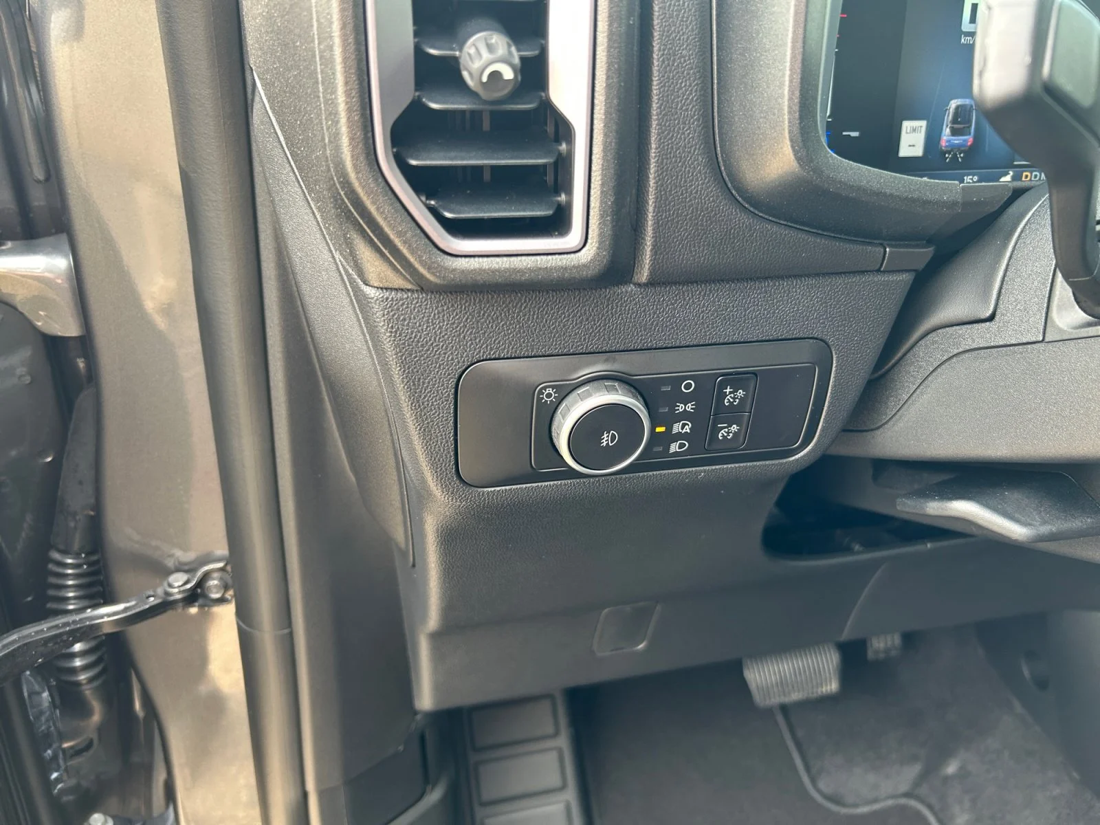 New 2026 Carbonized Grey Metallic Ford Outer Banks image 15