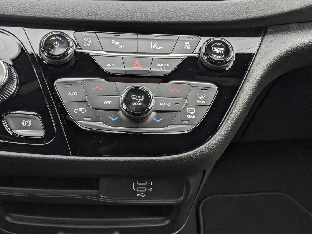 New 2026 White Chrysler SXT - - FWD - Power Liftgate - Power Sliding Doors - Leather & More! image 23