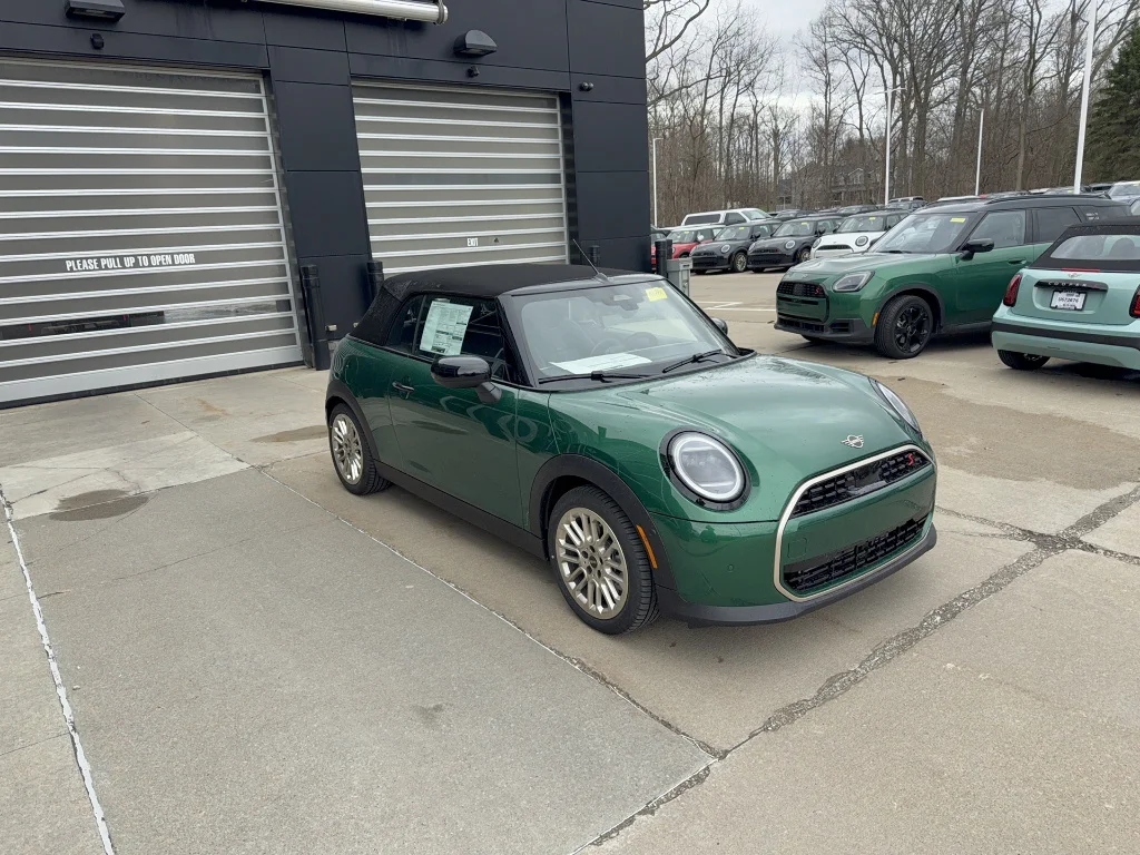 New 2026 British Racing Green IV Metallic MINI Signature Plus image 2