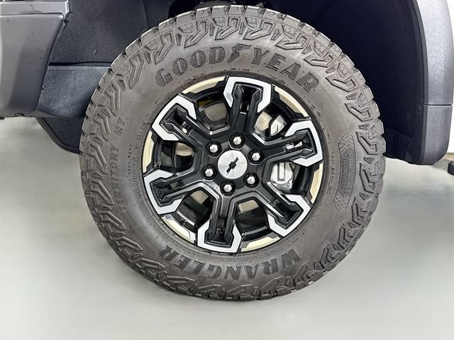 Used 2024 Summit White Chevrolet ZR2 image 32