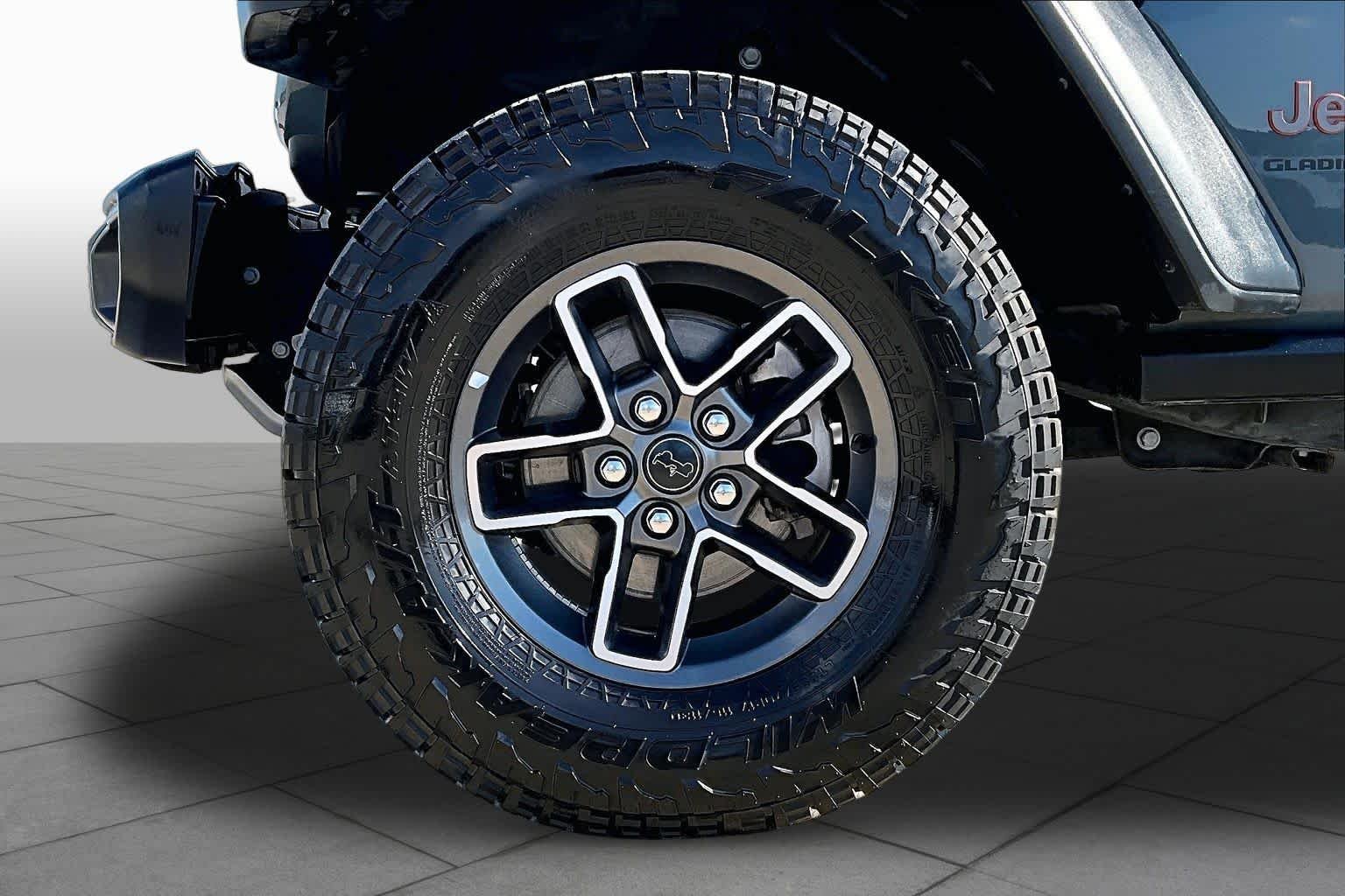 Used 2026 Anvil Clearcoat Jeep Mojave image 11