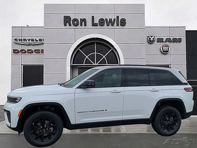 2026 Jeep Grand Cherokee Laredo Altitude