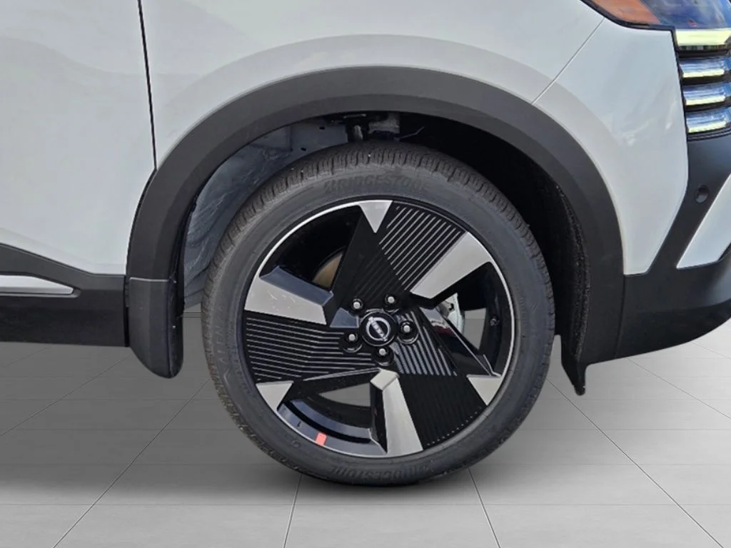 New 2026 Aspen White TriCoat / Super Black Two-tone Nissan SR image 9