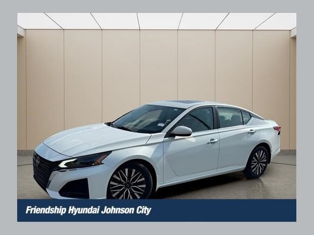 Used 2023 White Nissan 2.5 SV image 1