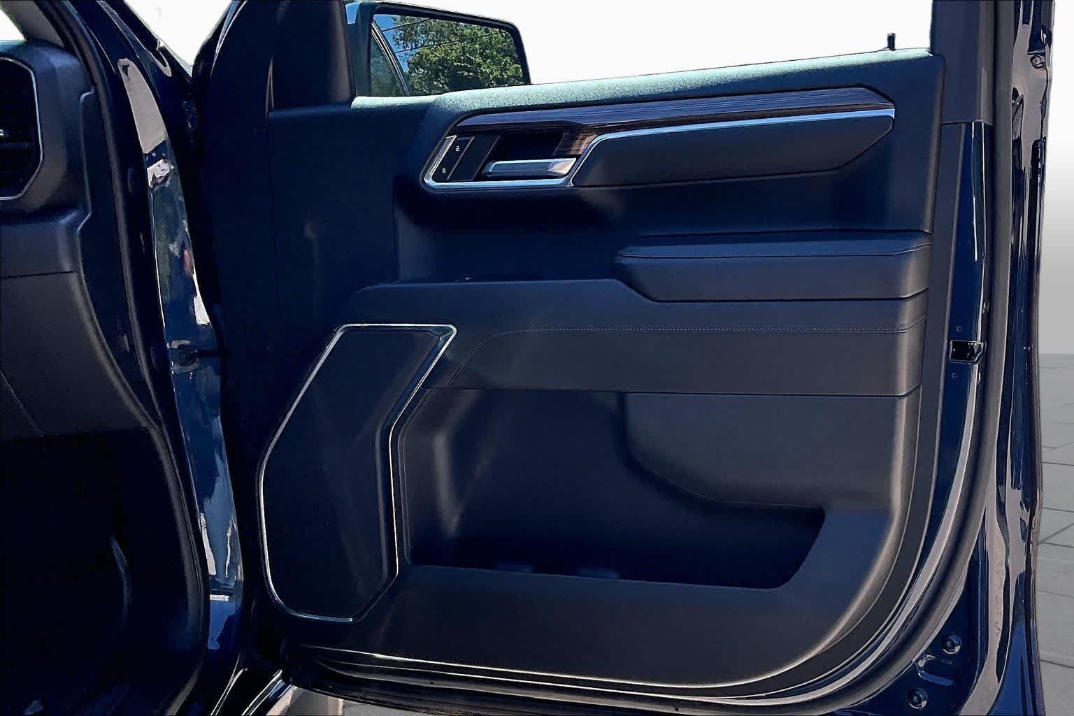 Used 2022 Northsky Blue Metallic Chevrolet LT image 22