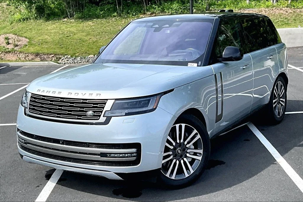 Certified Used 2023 Gray Land Rover SE image 1