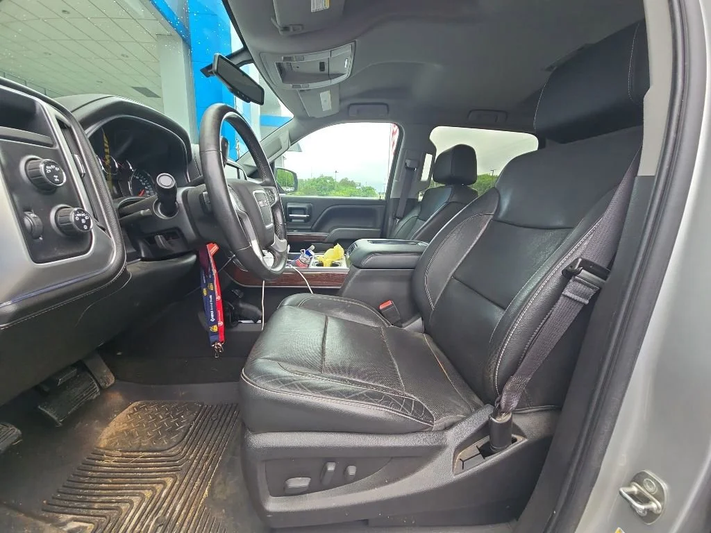 Used 2017 QUICKSILVER METALLIC GMC SLT image 5