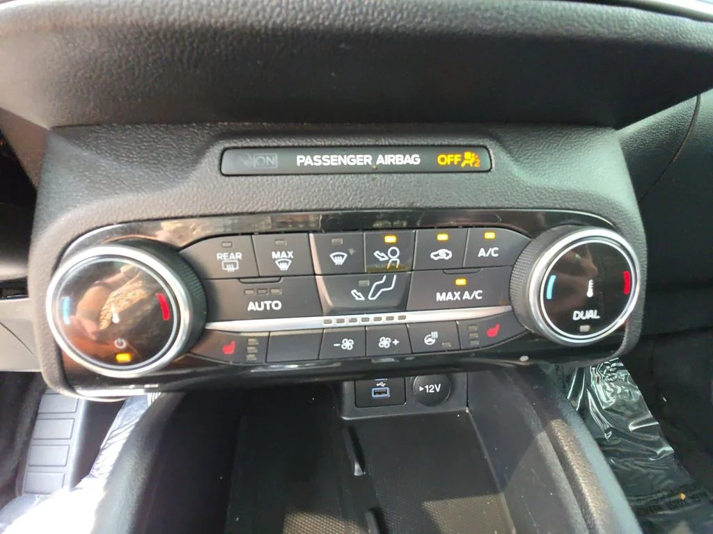 Used 2022 Blue Ford SEL image 17