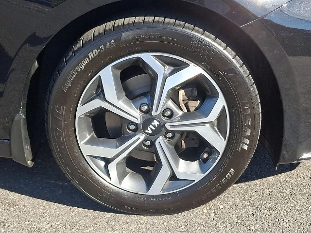 Used 2019 Black Kia LXS image 9