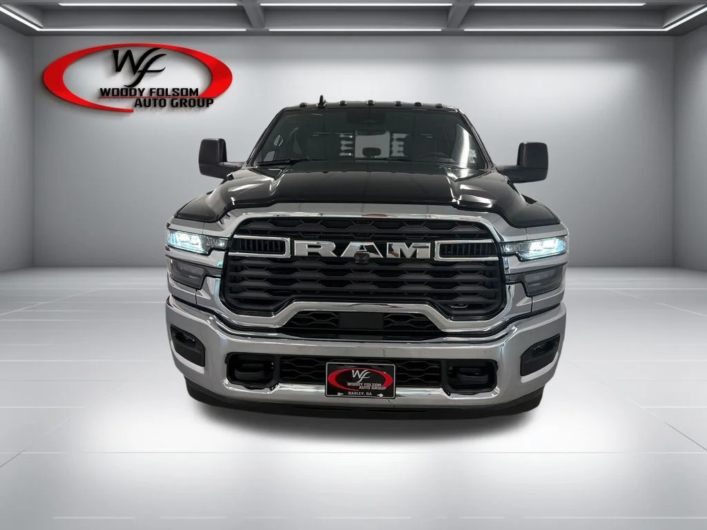 New 2026 Diamond Black Crystal Pearl-Coat Exterior Paint RAM Tradesman image 2