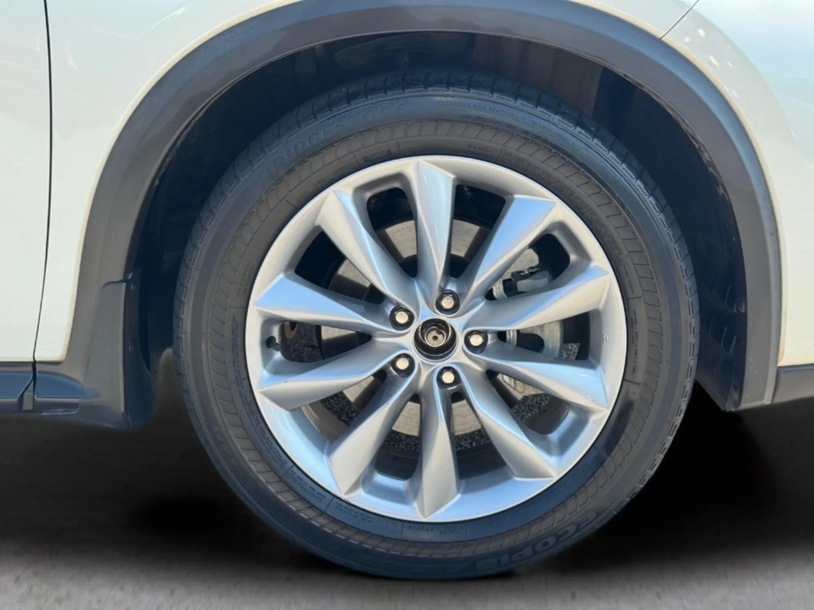 Used 2020 Majestic White INFINITI LUXE image 9