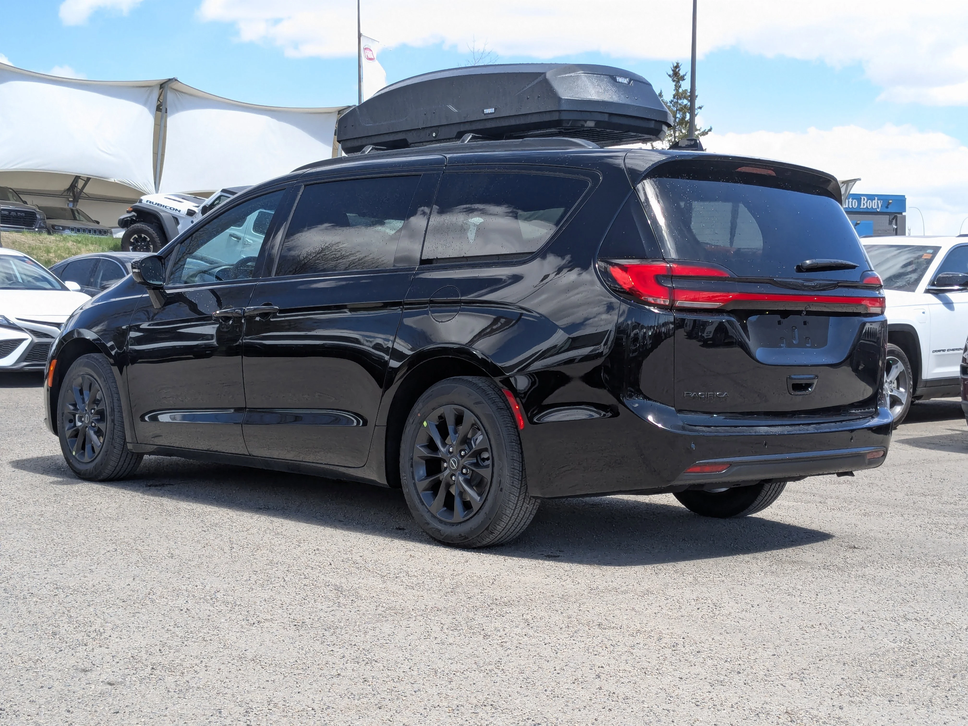New 2026 Black Chrysler Select - - 360 Camera - FAV Edition - Power Liftgate - Remote Start & tons more! image 6