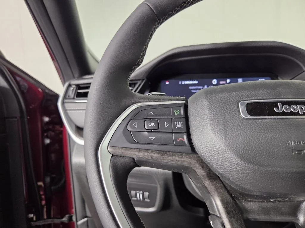 New 2026 Velvet Red Pearl-Coat Exterior Paint Jeep Laredo Altitude image 18