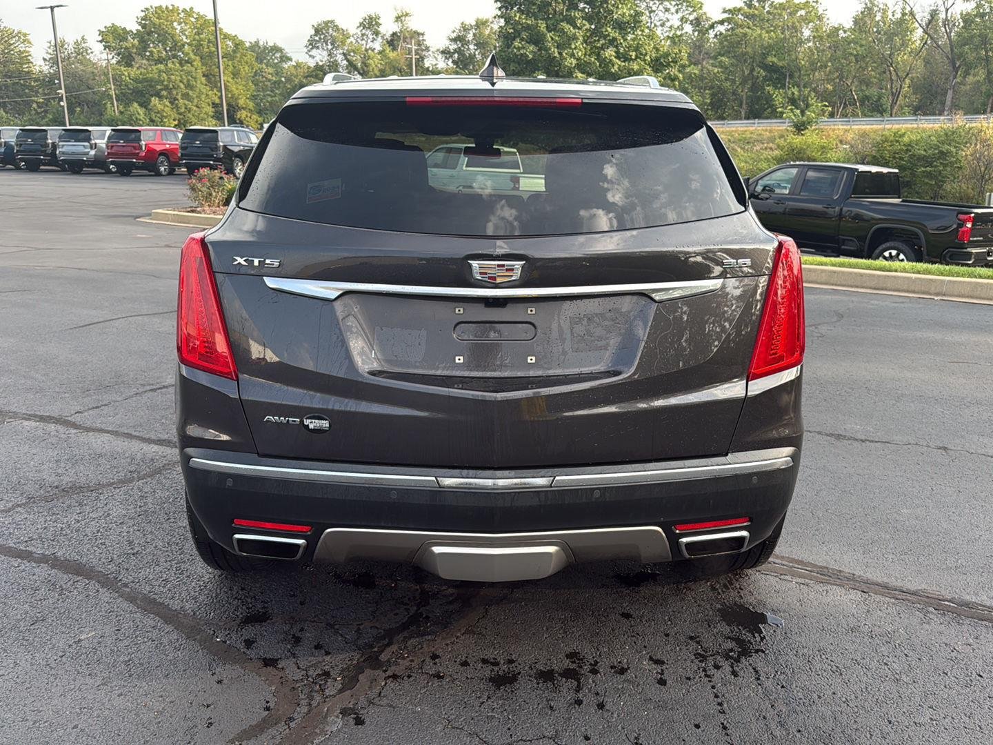 Used 2017 DARK GRANITE METALLIC Cadillac Platinum AWD image 4