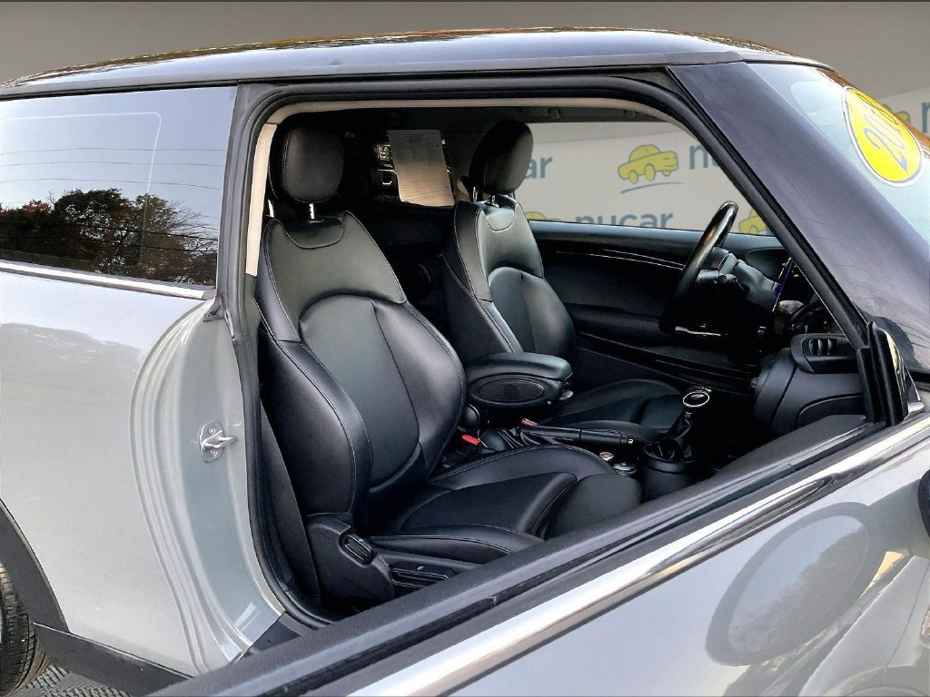 Used 2018 Gray MINI Base image 11