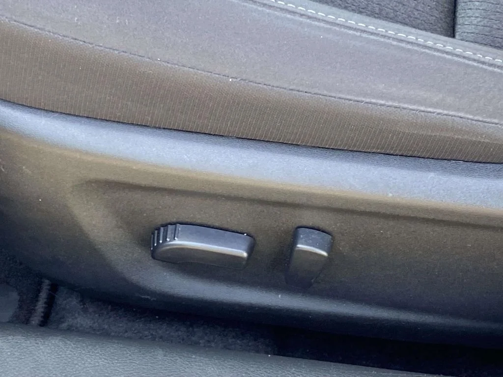 Certified Used 2025 Gun Metallic Nissan SV image 13