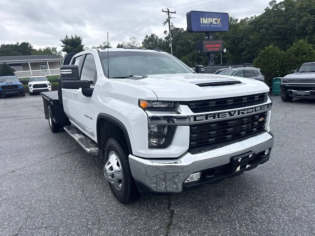 Used 2023 White Chevrolet LT image 2