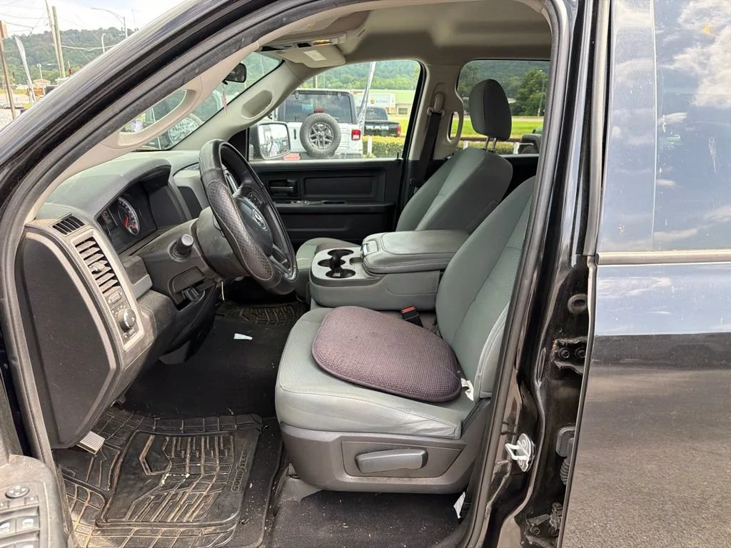 Used 2018 Brilliant Black Crystal Pearlcoat Ram Express image 9