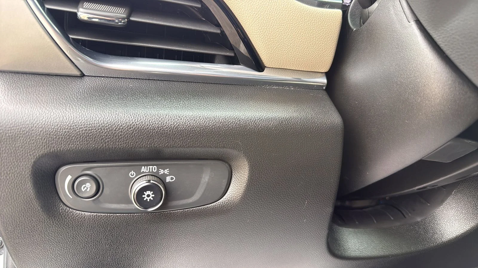 Used 2022 White Chevrolet LS image 17