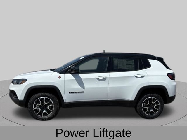 New 2026 Bright White Clear-Coat Exterior Paint Jeep Trailhawk image 2