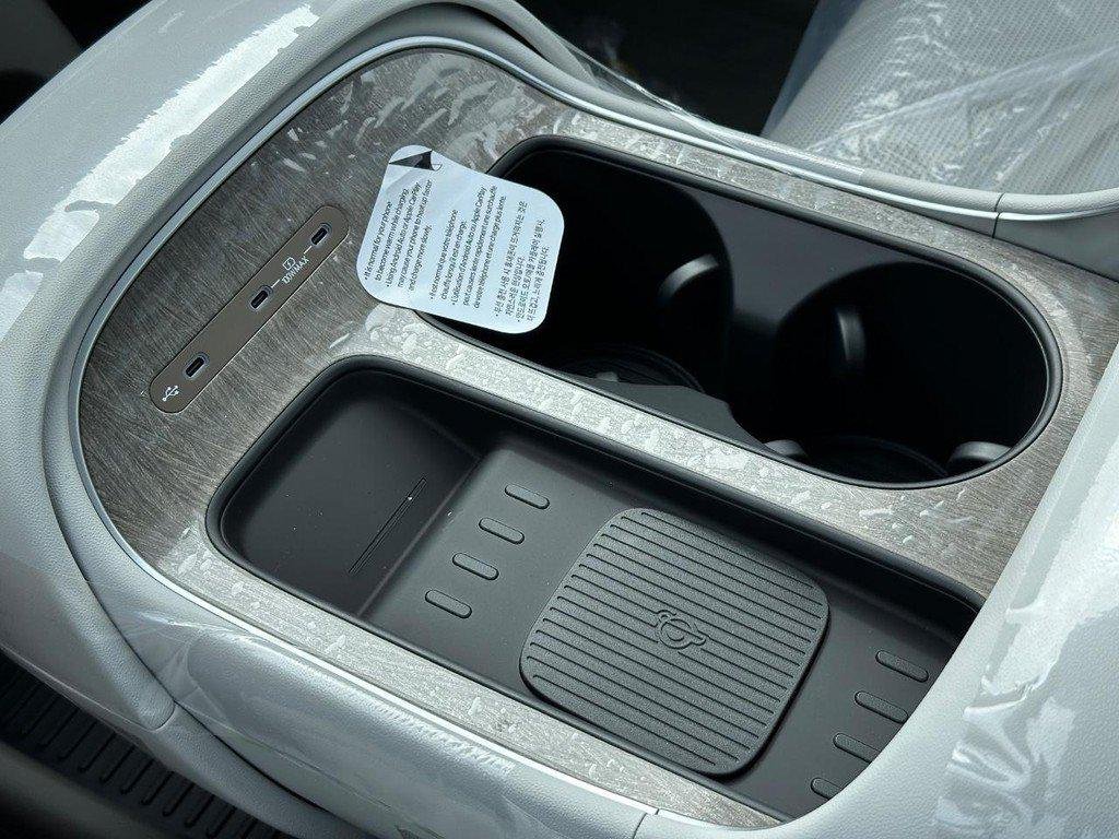 New 2027 White Hyundai SEL AWD image 14