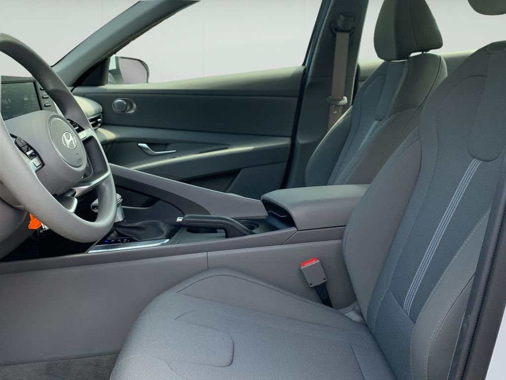 2026 Hyundai Elantra SE - Photo 14
