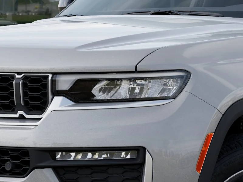 New 2026 Silver Zynith Exterior Paint Jeep Limited image 10