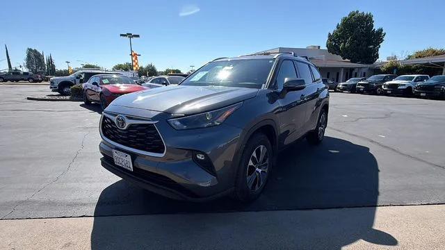 Used 2022 Magnetic Gray Metallic Toyota XLE image 1