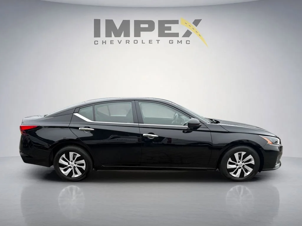 Used 2025 Black Nissan S image 4